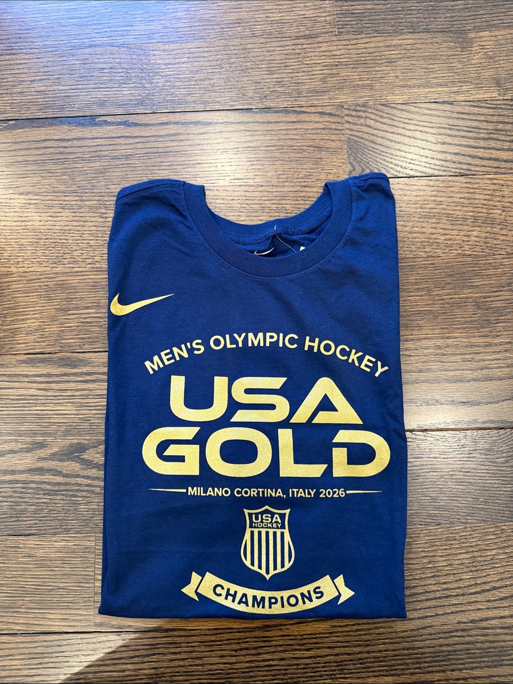 Nike Navy T-Shirt with Gold USA Gold Hockey Graphic, Men’s Medium